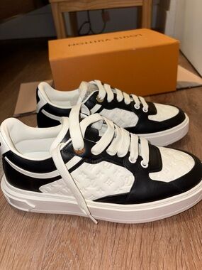 Louis Vuitton Black and White Women’s Low-Top Sneakers